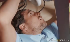 Cheating MILF Sex Videos   The Young Plumber Can Die Here Today!
